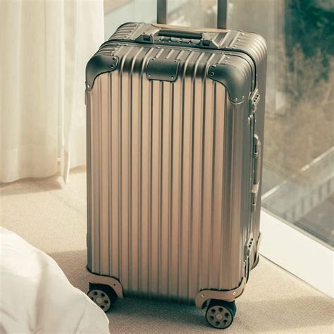 best rimowa luggage reviews.